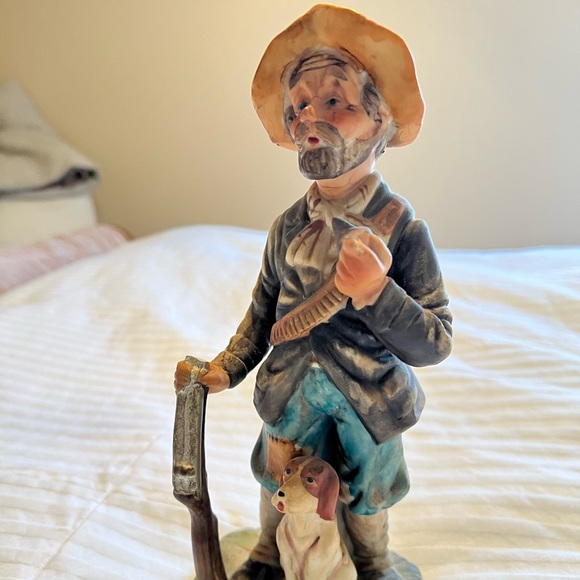 Statue - Picture 1 of 3